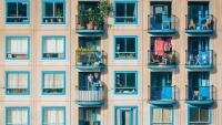 balkon apartments-1845884 1280